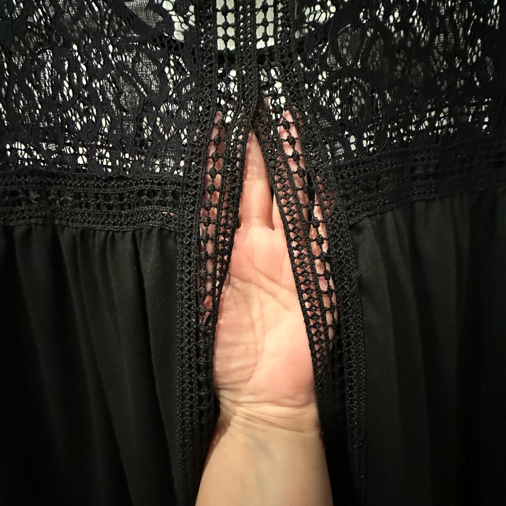 Lacy Flowy - Picture 4 of 4